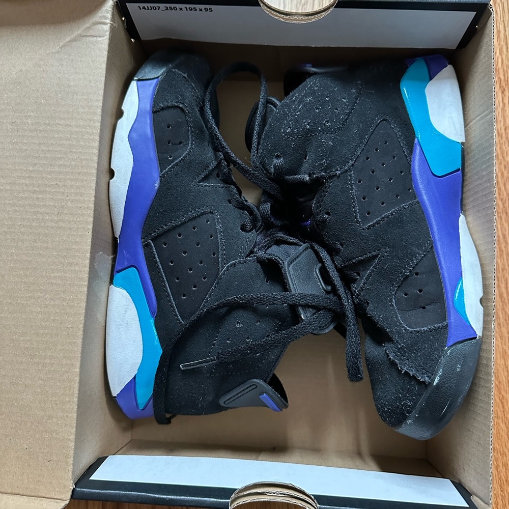Youth Jordan retro 6s size 1.5Y